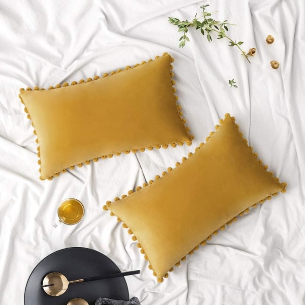 2 kpl Sametinen Tyynynpäällinen Pompom-Koristeella