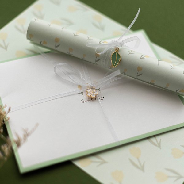 1 set inklusive brevpapper och kuvert Brevpapper: 25CM * 17.6CM, kuvert: 18CM * 13CM