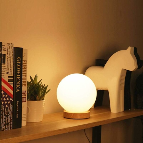 Taklampa i trä, nordisk minimalistisk stil, högtransmittans glasskärm för elegant heminredning, 12 x 16 cm