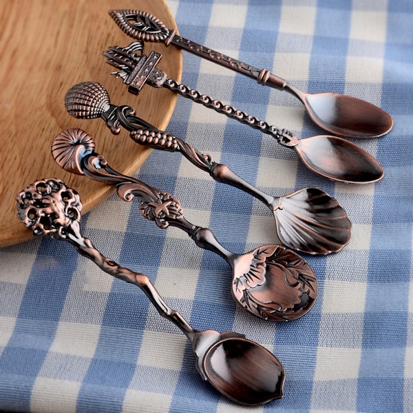 Rød kobber Vintage Royal Style Mini Kaffe Dessert Skjeer Utskjært Kjøkken Spisestue Bar Bestikk
