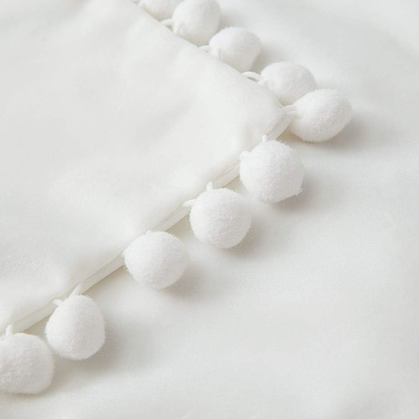 2 kpl Sametinen Tyynynpäällinen Pompom-Koristeella