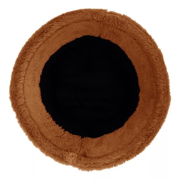 Mjuka och fluffiga damhattar med varmt foder och vintersyntet