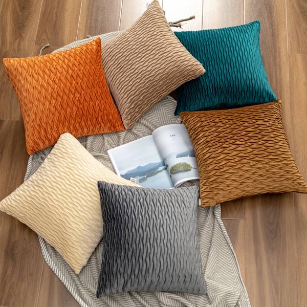 2 kpl koristetyynynpäällisiä, samettia, tyynynpäällinen