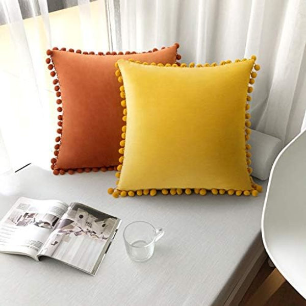 2 kpl Sametinen Tyynynpäällinen Pompom-Koristeella