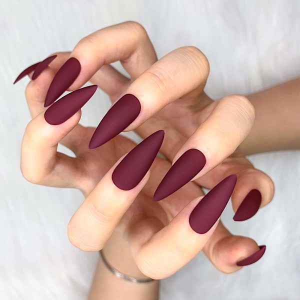 24 stk. Falske Negle Matte Ren Farve Medium Lange Stiletto Mandel Tryk på Negle Falske Spidser Kunstige Finger Manicure til Kvinder og Piger (Sort)