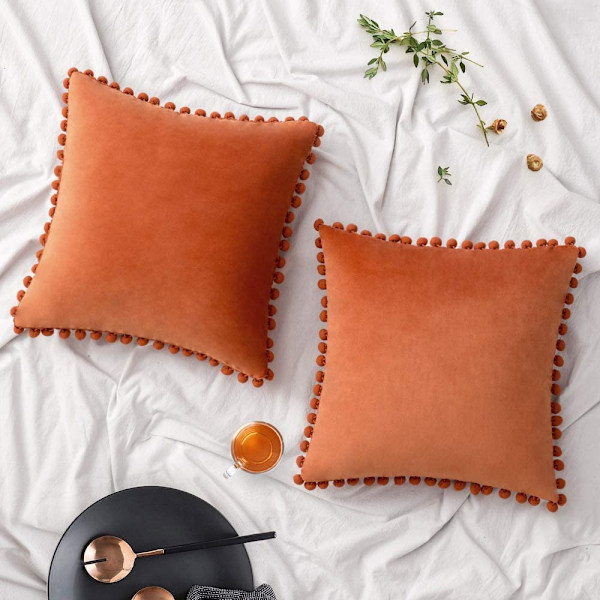 2 kpl Sametinen Tyynynpäällinen Pompom-Koristeella