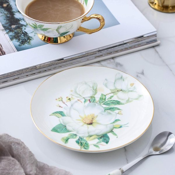 Duftende kaffekop i høj kvalitet benporcelæn, inklusive en kop på 200 ml, en tallerken og en ske.