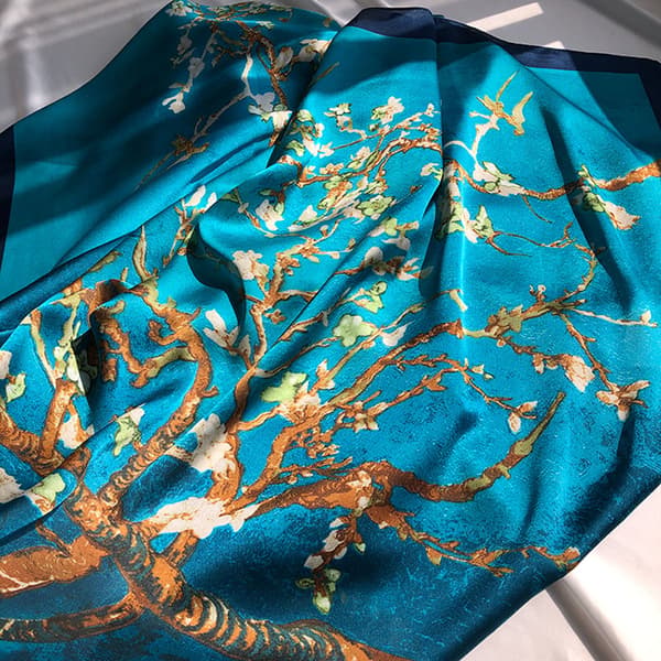 Langt skjerf i Mulberry-silke, satengskjerf, motedesignerskjerf, lett omslag