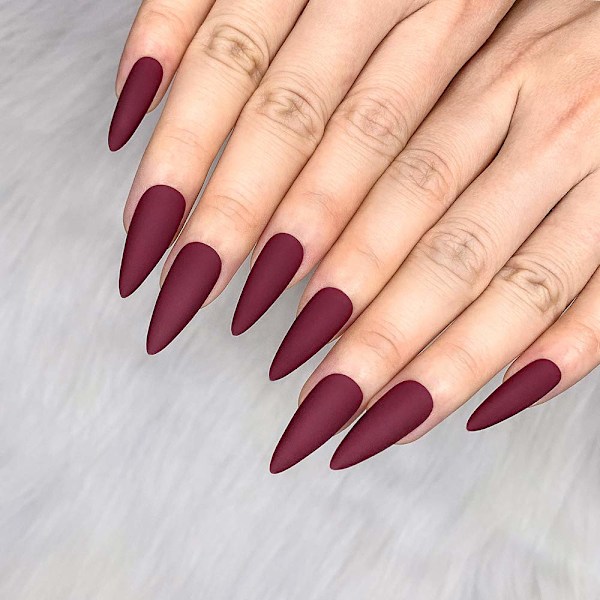 24 stk. Falske Negle Matte Ren Farve Medium Lange Stiletto Mandel Tryk på Negle Falske Spidser Kunstige Finger Manicure til Kvinder og Piger (Sort)