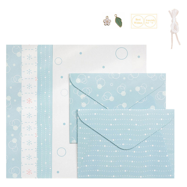 1 set inklusive brevpapper och kuvert Brevpapper: 25CM * 17.6CM, kuvert: 18CM * 13CM