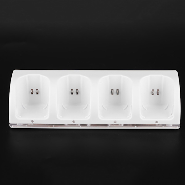 Valkoinen 4-in-1 latausasema laturi 4 kpl 2800mAh akkua Wii / Wii U -kaukosäätimiin 2800mAh akku