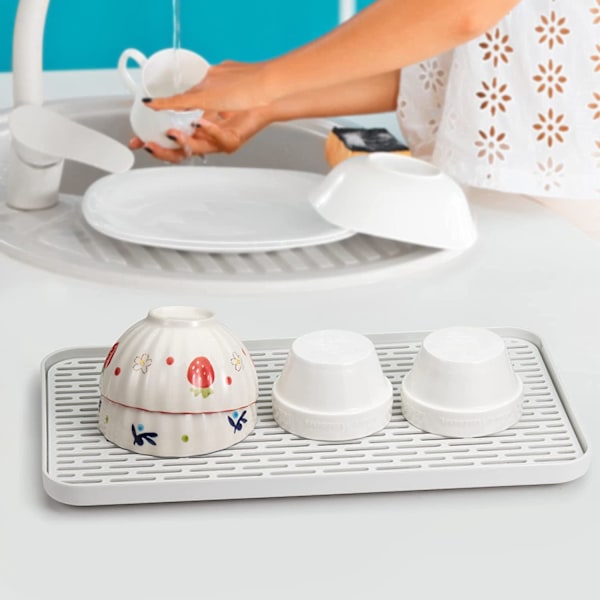 Diskställ med halkfri yta, stor vattenuppsamlingskapacitet, diskmatta för snabb torkning och platsbesparande design för studentboende, lägenhet