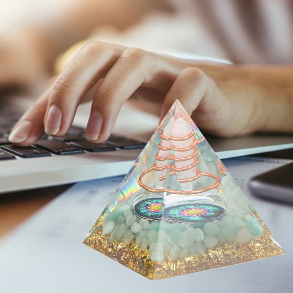 6cm energigenerator organisk jordpyramid positiv energihelande kristallpyramid meditationspyramid