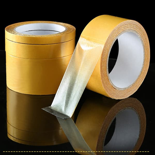 Teppet tape for utstillingsveggdekorasjon