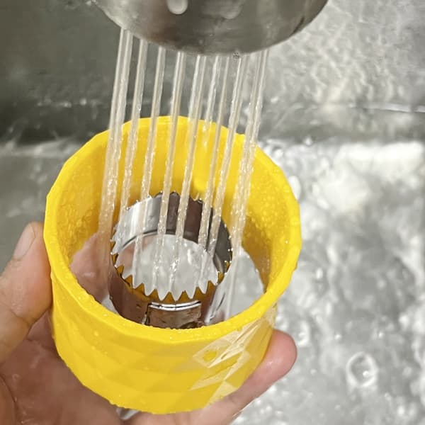 Maisforedlingsmesterverk, Rask Kjerneekstraktor, Solid og Sikker Konstruksjon i Rustfritt Stål, Arbeidsbesparende Design, Viktig for Utendørsbruk og Camping