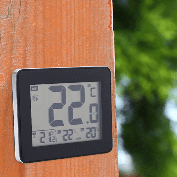 Termometer med trådlös sensoröverföring, har daglig min/max temperaturåterkallelse, isvarningar och en inbyggd klocka för hem, kontor och växthus