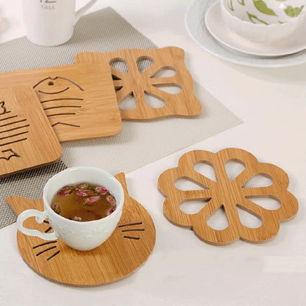 Søtt katformet serveringsbrett, bambustre, unik design for elegant benkeplate