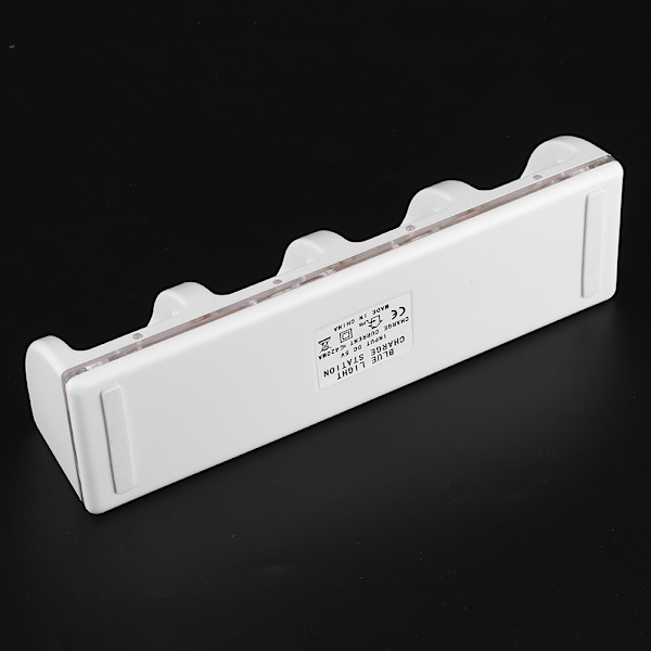 Valkoinen 4-in-1 latausasema laturi 4 kpl 2800mAh akkua Wii / Wii U -kaukosäätimiin 2800mAh akku