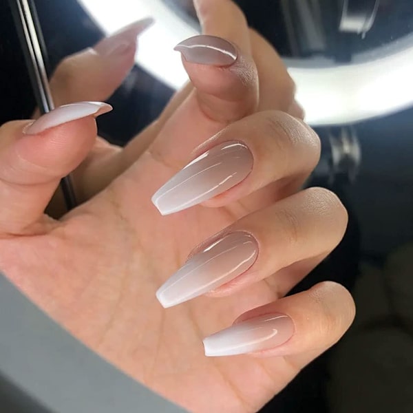 Kistfalska naglar korta tryck på nagelspetsar akryl full täckning bärnstensfalska naglar gradient naglar för kvinnor och flickor 24 st (Gorgeous5)