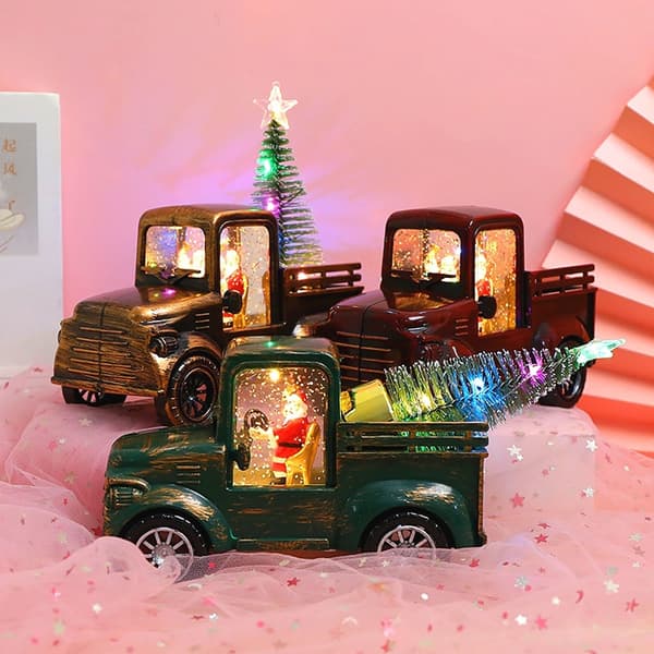 Julepynt. Julemanden på en traktor