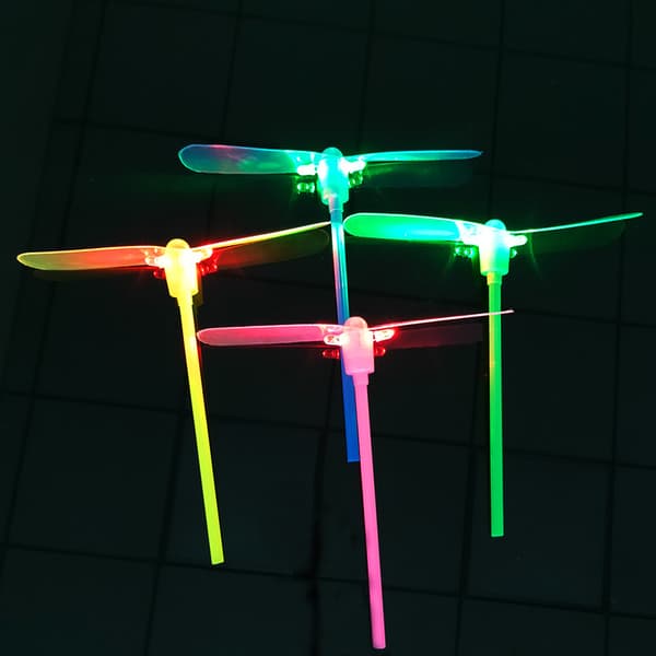 LED Lysende Legetøj, 10 stk. Tilfældige Farver Helikopter Flyvende Legetøj
