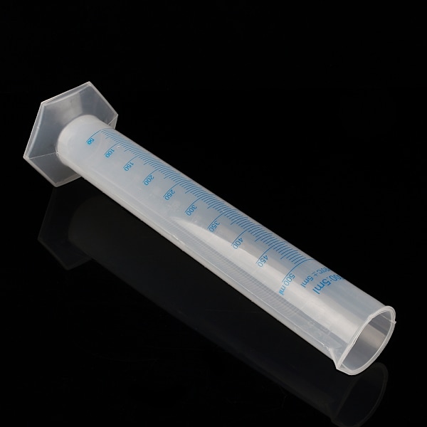 Mångsidig graderad cylinder i plast, idealisk för laboratorietester och hushållsbruk, bred kant underlättar enkel påfyllning (500 ml)