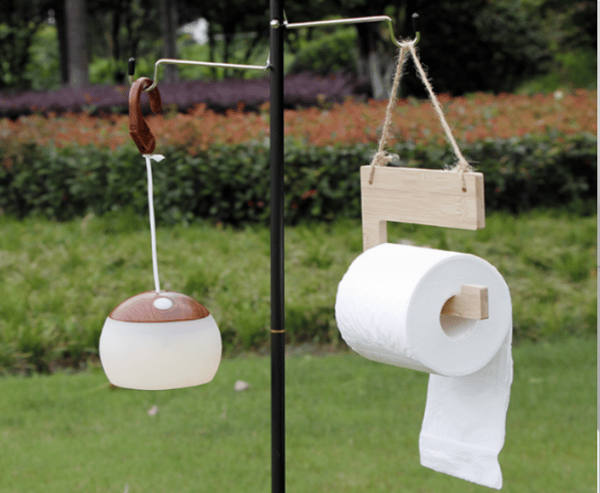 Varustettu bambutelineellä, WC-paperitelineellä, ulkoilma-camping tis