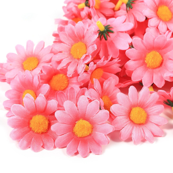100 kpl Vaaleanpunaisia 4 cm Tekokukkia Daisy Gerbera -muotoisia Hää- ja Syntymäpäiväkoristeita