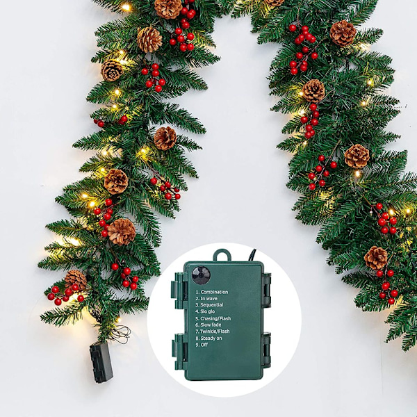 2,7 meter förbelyst julgirlang med 100 LED-lampor, 27 tallkottar, 27 röda bär, batteridriven timerfunktion, naturligt utseende julstämning
