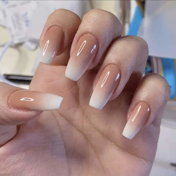 Kistfalska naglar korta tryck på nagelspetsar akryl full täckning bärnstensfalska naglar gradient naglar för kvinnor och flickor 24 st (Gorgeous5)