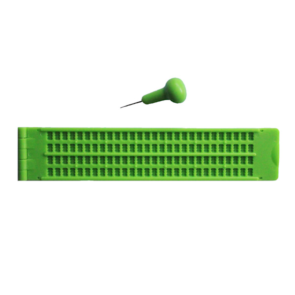 4 Rivin 28 Solua Braille-Kirjoituslevy Muovista Oppimistyökalut Kynällä Harjoittelu Sokeille