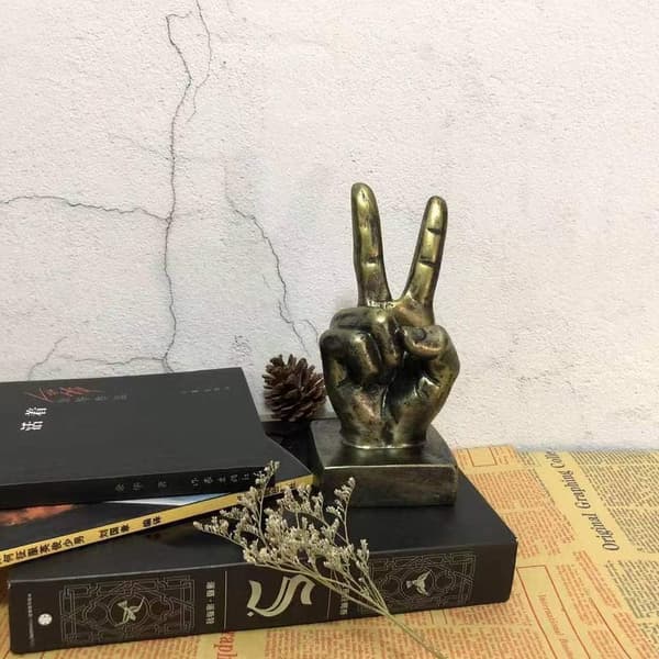 Gull Polyresin Håndbevegelse Skrivebordsstatuer Finger Skulptur Dekorasjon