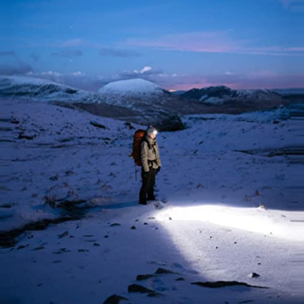 Unisex LED mössa med ljus, vinterstickad upplyst strålkastare