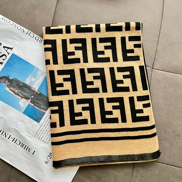 Suuret Shaalit & Huivit Naisille Ylimääräisen Pehmeä Käsintuntuiselta Käsittelemättömältä Villalta