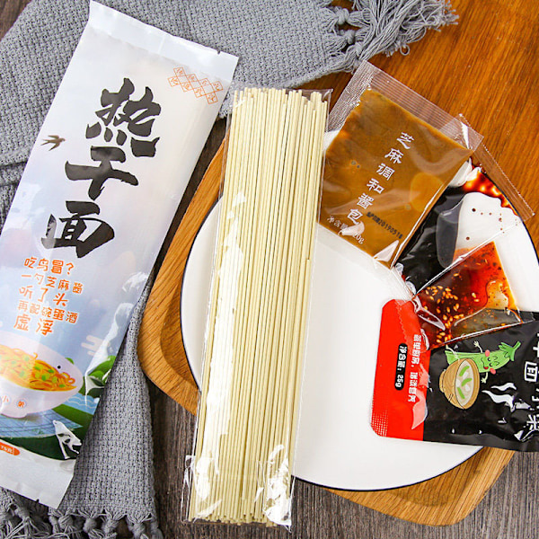 Wuhan Hot Dry Noodles med Sesampasta Hubei Instant Hot Dry Noodles med Krydder