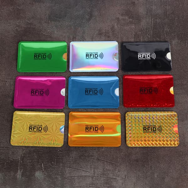 9 kpl värikkäitä RFID-korttipidiketaskuja luottokorteille, RFID