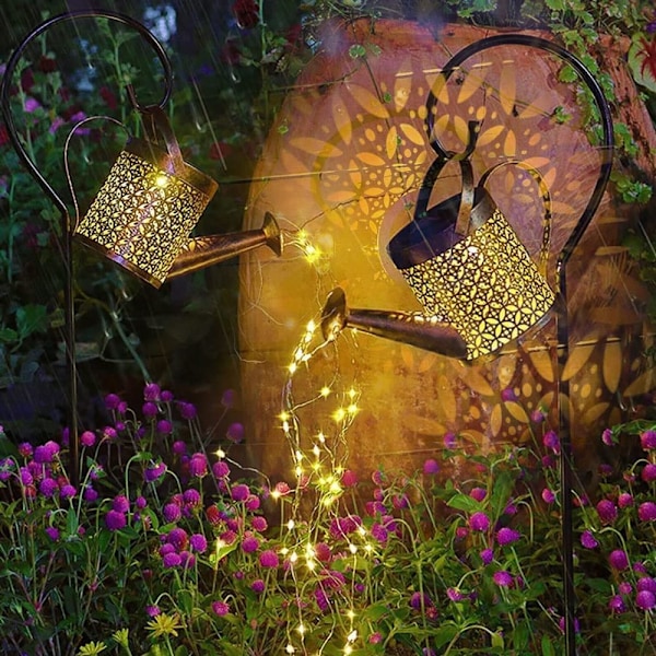 Dekorativ Retro Metall Solarlampa, Utomhus Hängande Lykta med Vattentät Utskuren Design, Varmvita LED-lampor för en Romantisk Atmosfär i Din