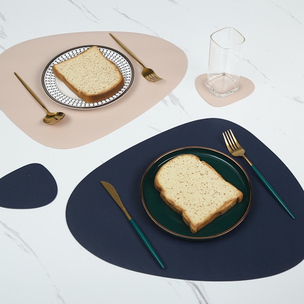 Spisebordspladsmåtter i Læder, Sæt af 4, Tørrebare og Vaskbare Pladsmåtter. Nemme at Rengøre Bordmåtter til Køkken, Terrasse, Indendørs/Udendørs