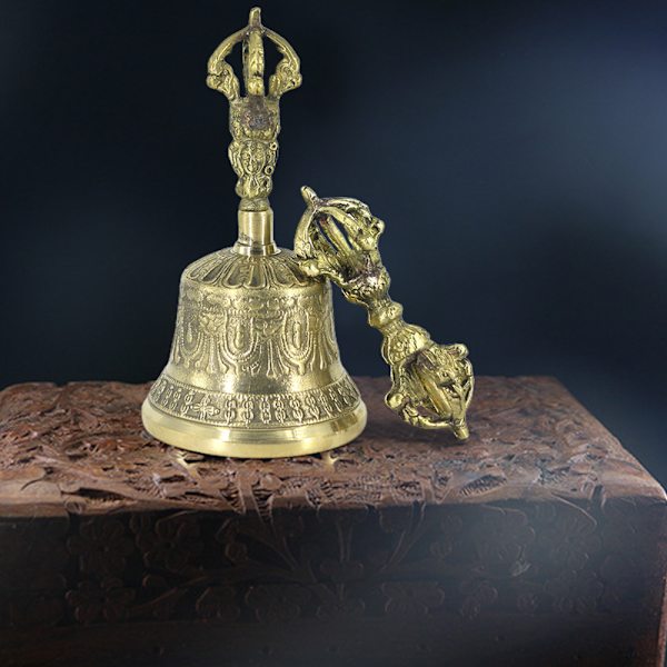 Tiibetin buddhalaisen meditaatiokellon ja dorjen setti