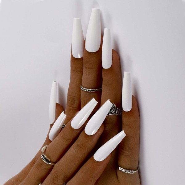 Extra lång tryck på naglar Kista Lila Fake Nails Ballerina Glansfull Cover Konstgjorda naglar för kvinnor och flickor 24st White