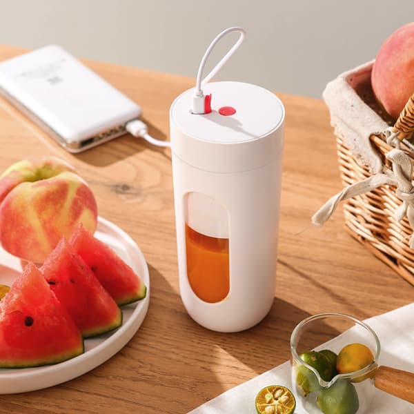 Mini Bærbar Fruktblender - Hvit USB Juice Press 8.5cm*8.5cm*1