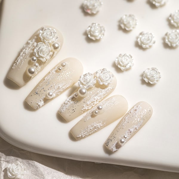 Nagelkonst 3D Harts Resin Vit Ros Blomdesign Aurora Kronblad Nagel