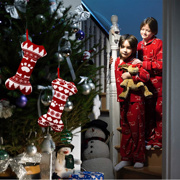 Stickade julstrumpor för hundar med mysig känsla, hållbara och återanvändbara med supermjukt tjockt material och hundbens-snöflingemönster, 2 st