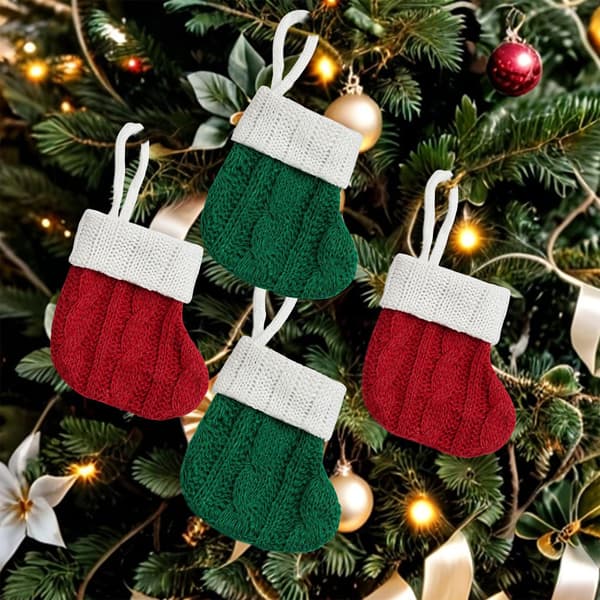 4 stk. Mini julestrømper Juleklassiske strømper Små julestrømper til pejs Julepynt Hængende strømper til julefrokost
