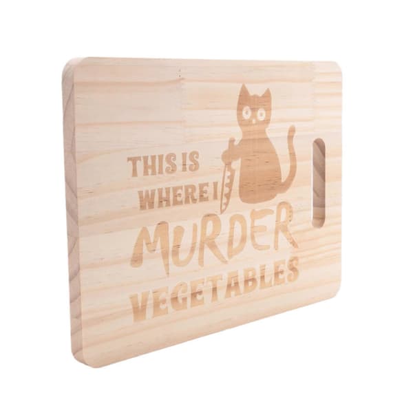 Rolig skärbräda \"This is Where I Murder Vegetables\" Träserveringsbricka Graverad