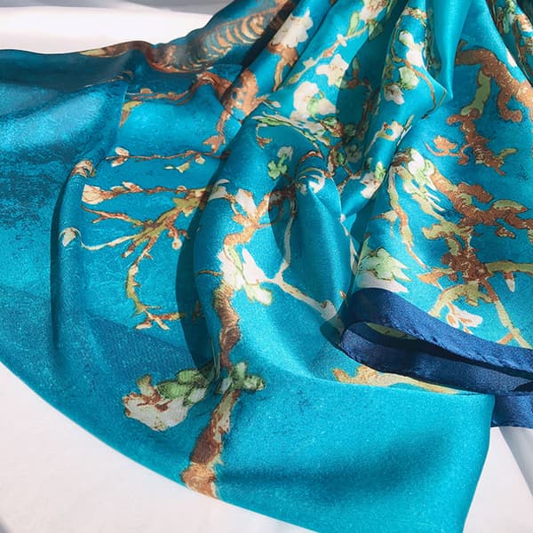 Langt skjerf i Mulberry-silke, satengskjerf, motedesignerskjerf, lett omslag