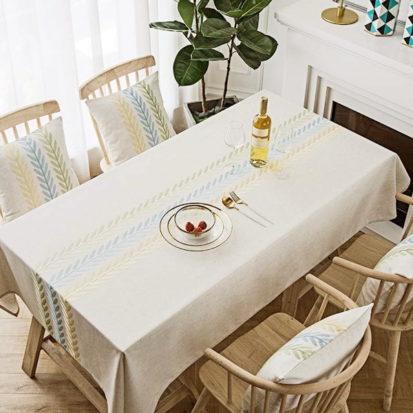 Duk med broderte frynser i lin - for landlig bord