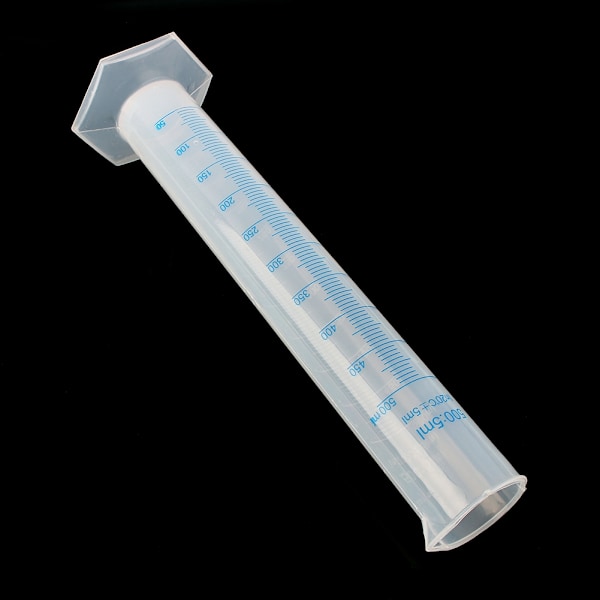 Mångsidig graderad cylinder i plast, idealisk för laboratorietester och hushållsbruk, bred kant underlättar enkel påfyllning (500 ml)