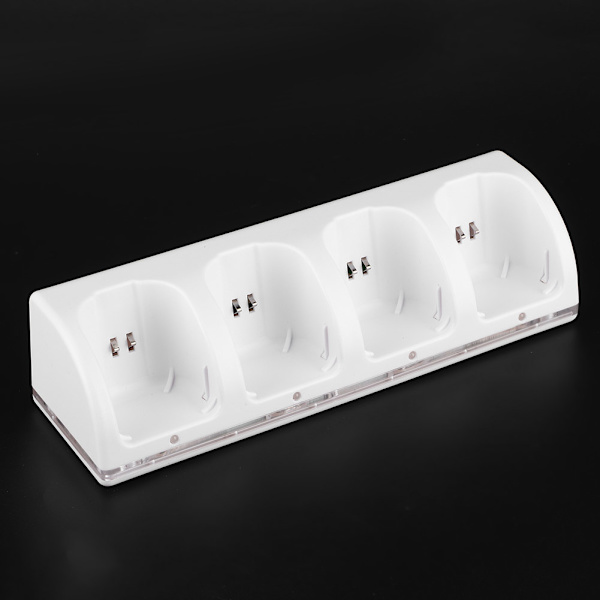 Valkoinen 4-in-1 latausasema laturi 4 kpl 2800mAh akkua Wii / Wii U -kaukosäätimiin 2800mAh akku