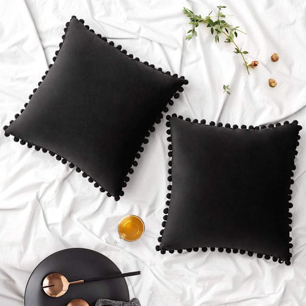 2 kpl Sametinen Tyynynpäällinen Pompom-Koristeella